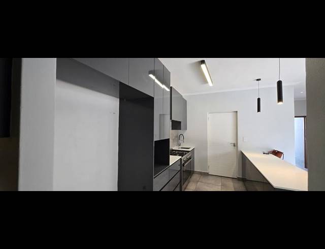 4 BEDROOM HOUSE FOR SALE IN SANDTON CENTRAL